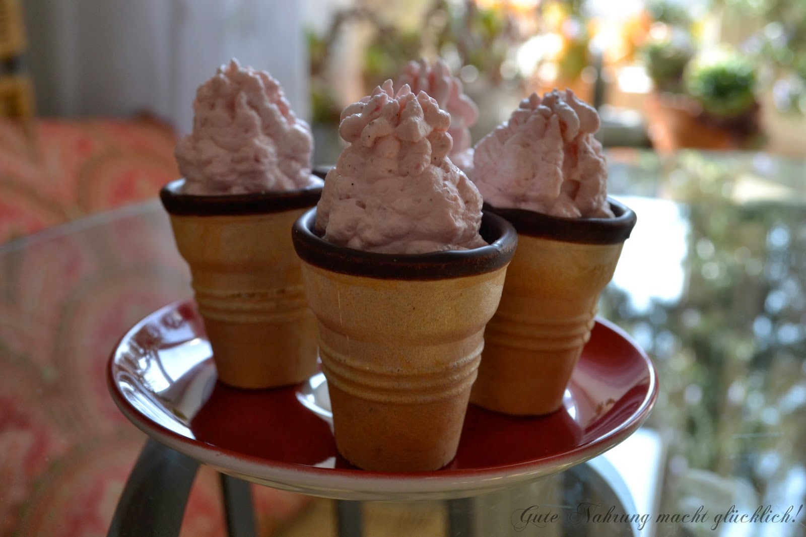 Gute Nahrung macht glücklich : Mini-Schokobecher mit Erdbeerpüree und ...