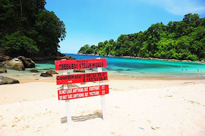 Some Tourist Attractions In Banyuwangi Some Tourist Attractions In Banyuwangi