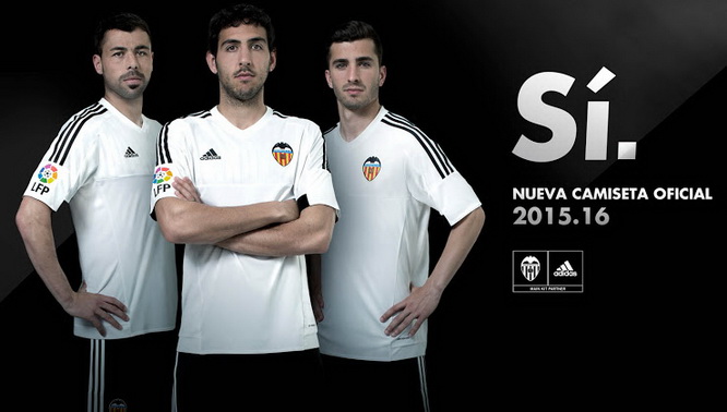 La crisis obliga al Valencia CF a rebajar el precio de su camiseta