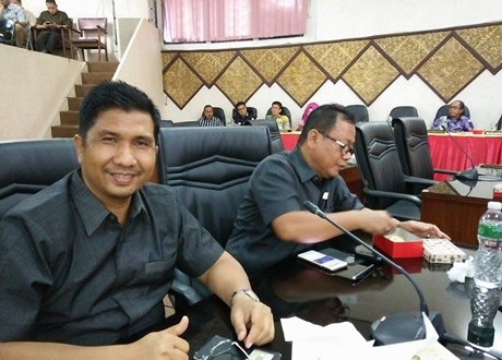 DPRD Padang Sahkan Ranperda Perubahan APBD 2017 Menjadi Perda