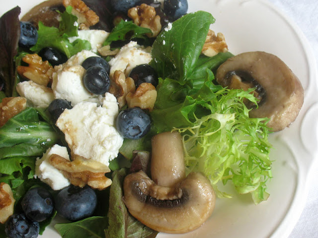 blueberry goat cheese salad