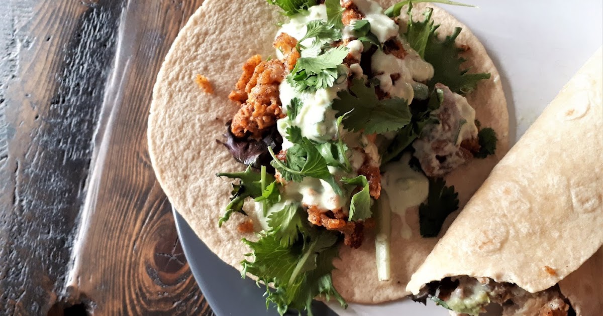 Fajitas au poulet croustillant, sauce ranch au babeurre et à l'avocat