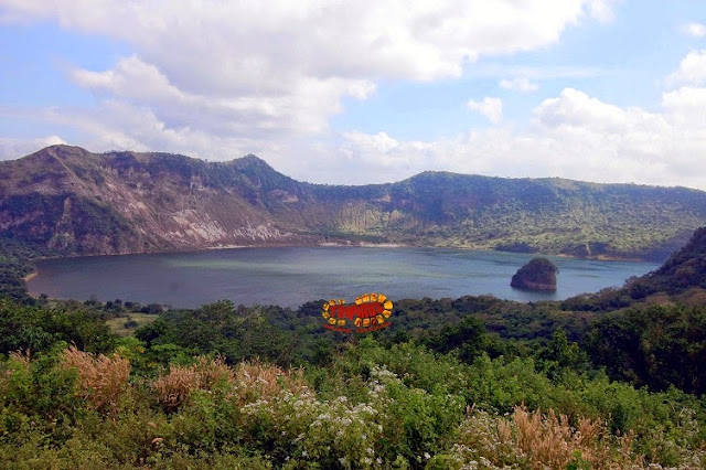 View of the caldera from Tabaro trail