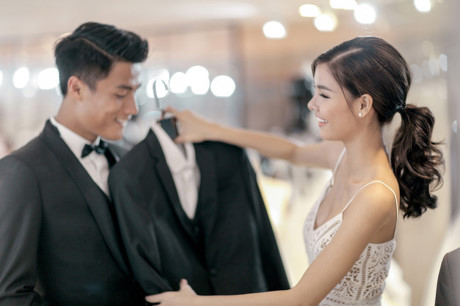 Mạc Hồng Quân chi mạnh tay tặng Kỳ Hân 4 chiếc váy cưới - Ảnh 2 Mac Hong Quan chi manh tay tang Ky Han 4 chiec vay cuoi - Anh 2