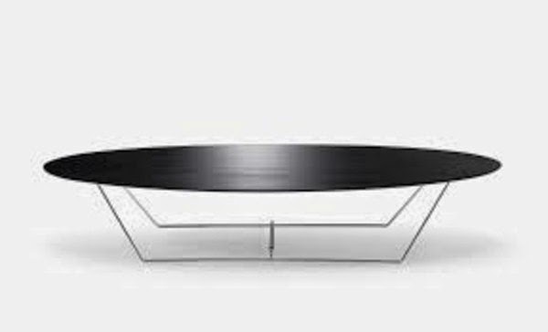 Oval table: a very inspiring piece of furniture!