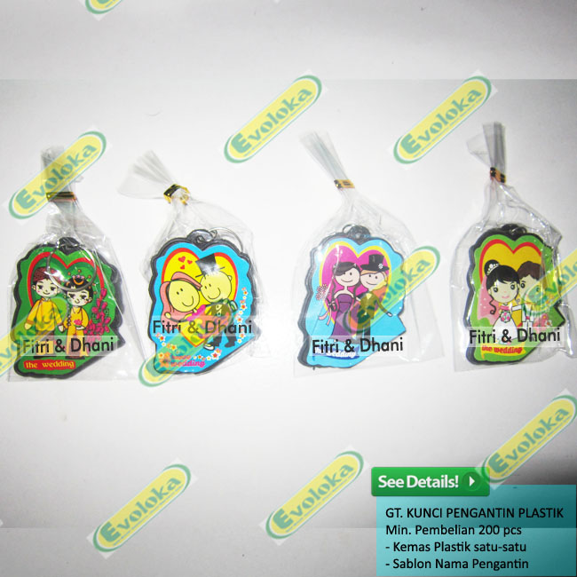 souvenir pernikahan murah evoloka gantungan kunci pengantin plastik souvenir pernikahan murah evoloka gantungan kunci pengantin plastik