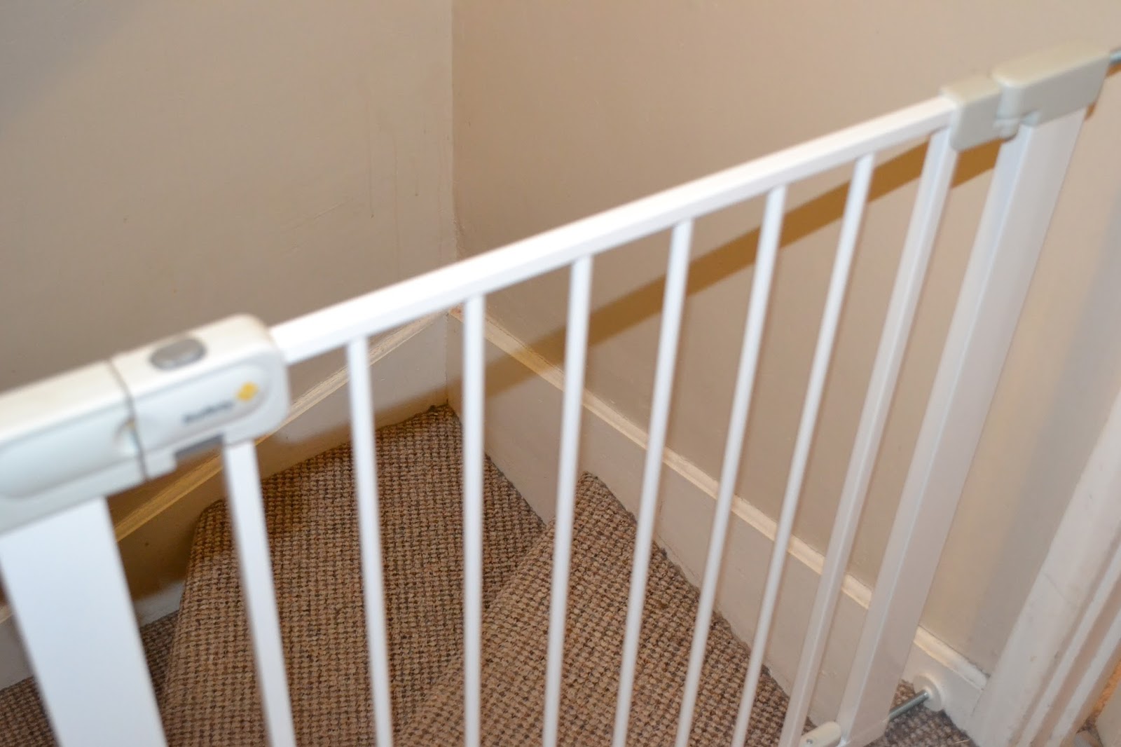 Baby Proofing Narrow Stair Gate Pressure Fit Extra Narrow Stair