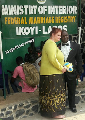 2b "Help me thank God, I don marry Oyibo!" Nigerian man exclaims after tying the knot with elderly white woman