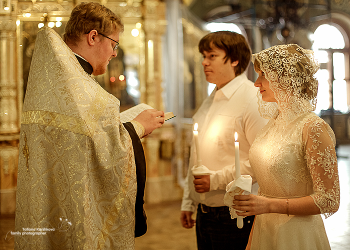 венчание. второе венчание. обряд венчания в православной церкви. второе венчание. свадебные платья для венчания в церкви.
