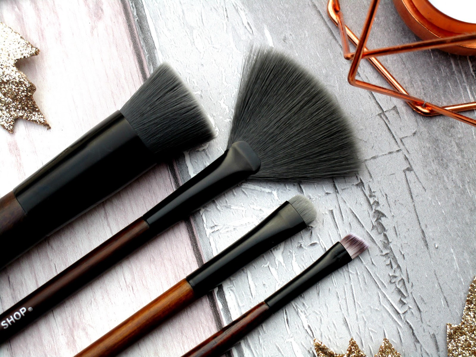 HaySparkle The Body Shop 100 CrueltyFree Vegan Makeup Brushes Review