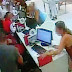 Cliente bate em vendedor após não conseguir cancelar a linha telefônica; veja vídeo