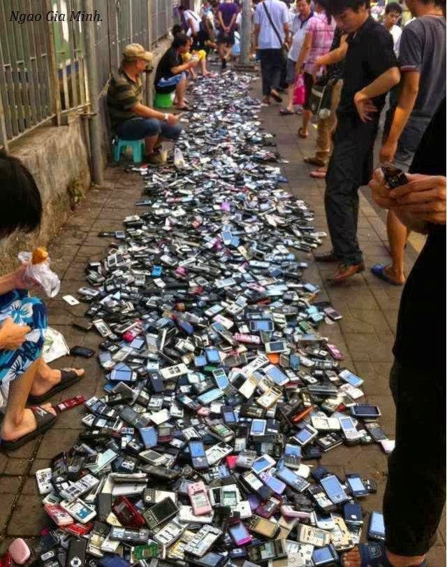 90 Miles From Tyranny : A Second Hand Mobile Phone Market In China..