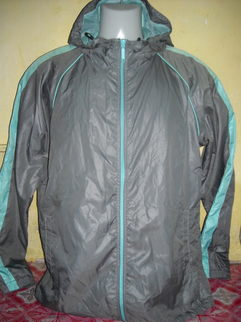 sondolbundle UNIQLO windbreaker