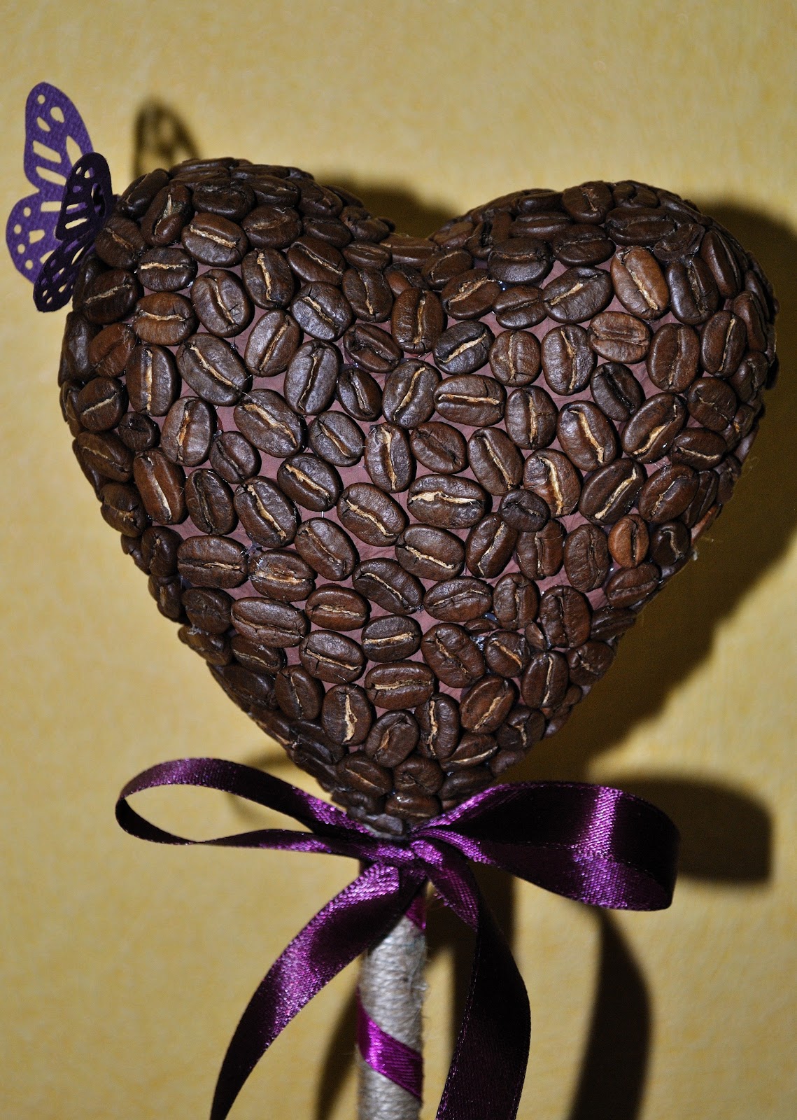 топиарий из кофейных зерен. кофейное сердце. поделки из кофе сердце. поделки из кофейных зёрен. сердечко из кофейных зерен.