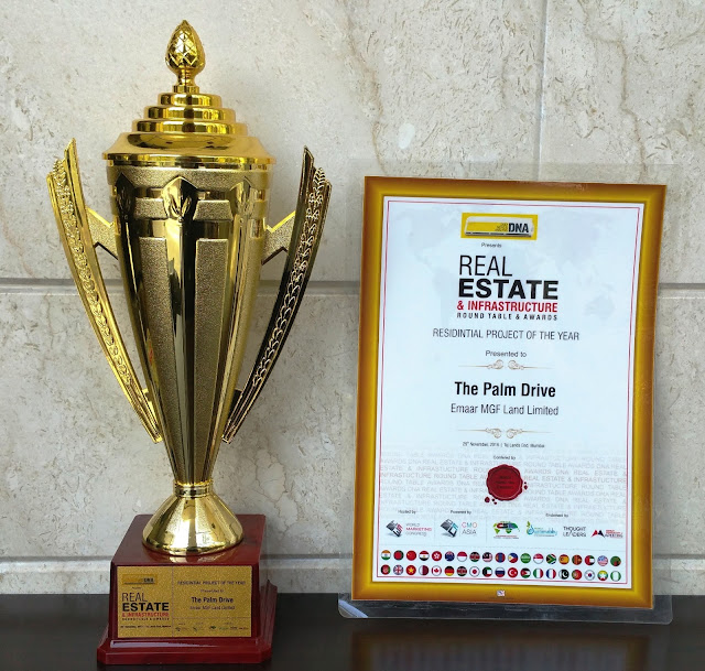 DNA Real Estate Award Trophy and Plaque awarded to Emaar India for Residential Project of the Year-Palm Drive DNA Real Estate Award Trophy and Plaque awarded to Emaar India for Residential Project of the Year-Palm Drive