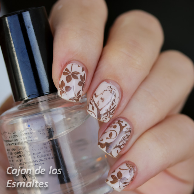 Decoración con hojas y árboles