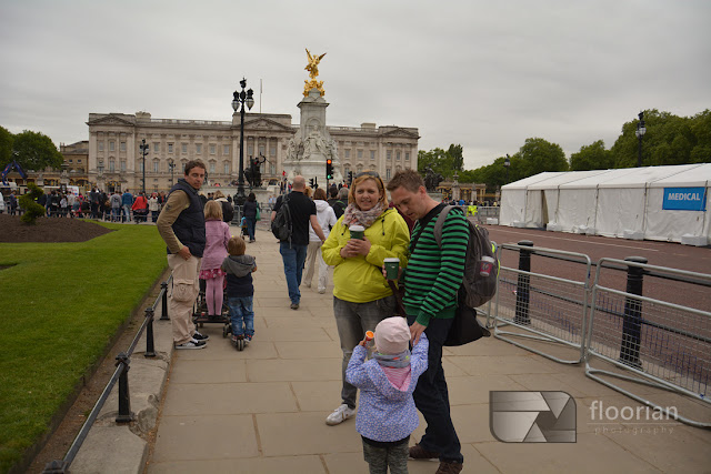 Pałac Buckingham jest znakiem rozpoznawczym stolicy Wielkiej Brytanii. Buckingham jest siedzibą królowej.