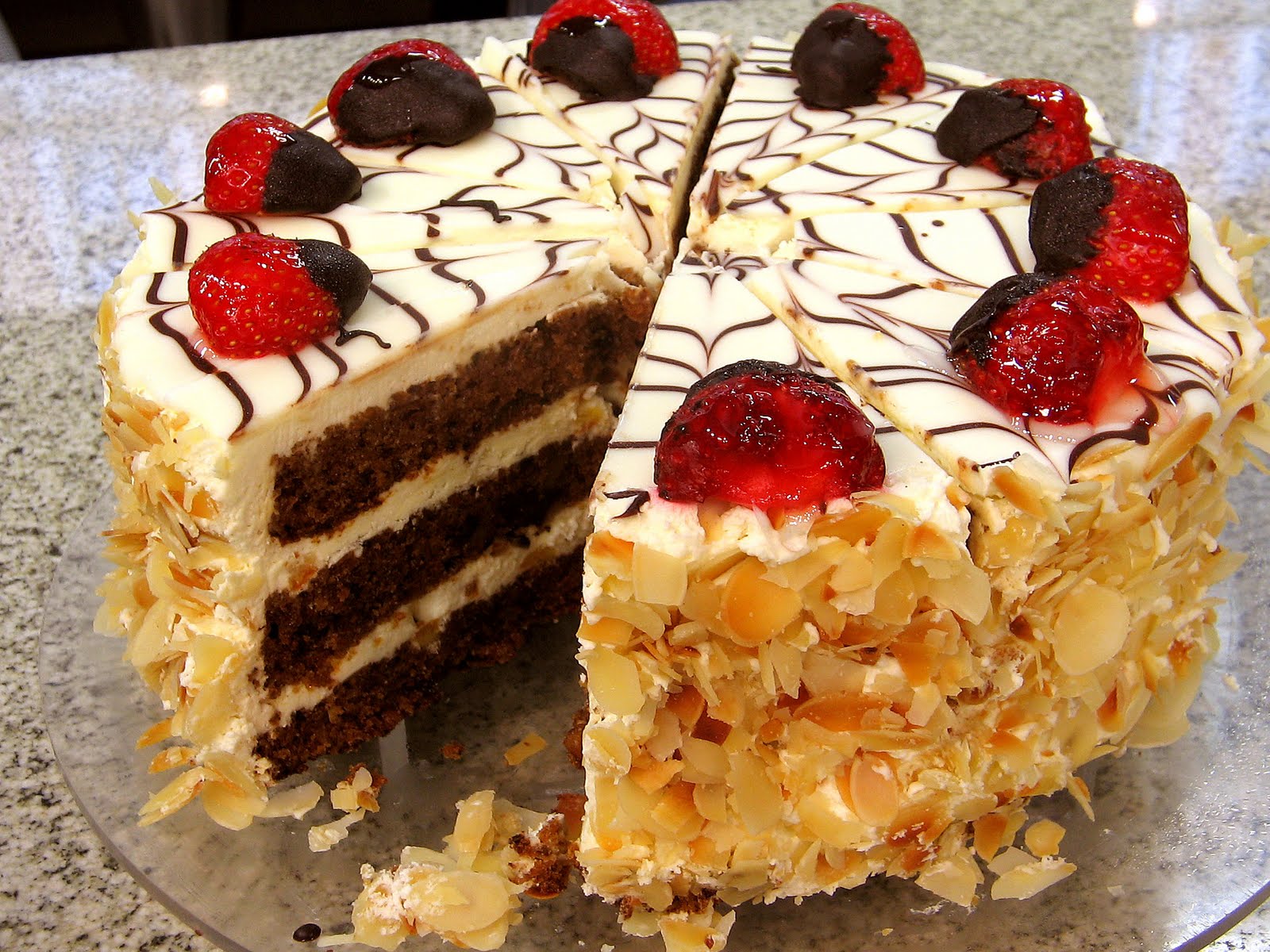 Süßes Glück: Schokoladen Torte mit Orange und Marzipan