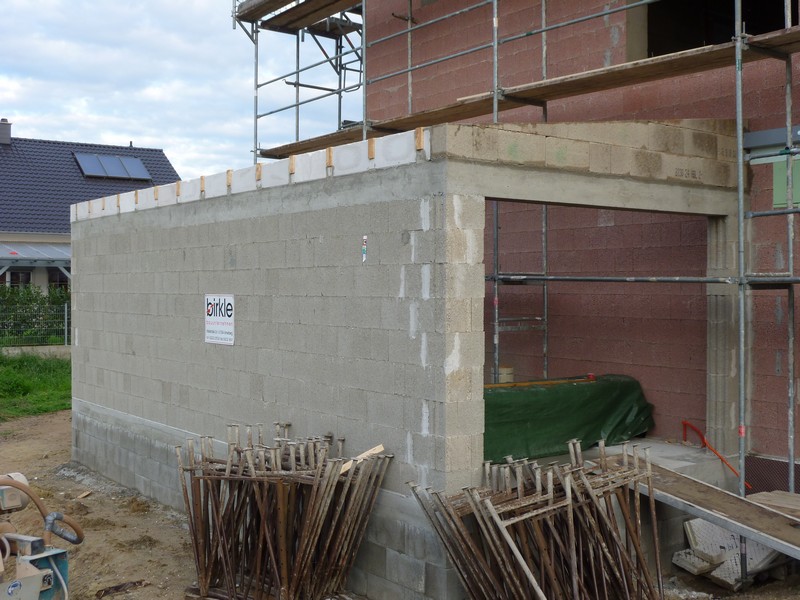 Die Äppels bauen!: Tag 83: Sparren der Garage ausgemauert