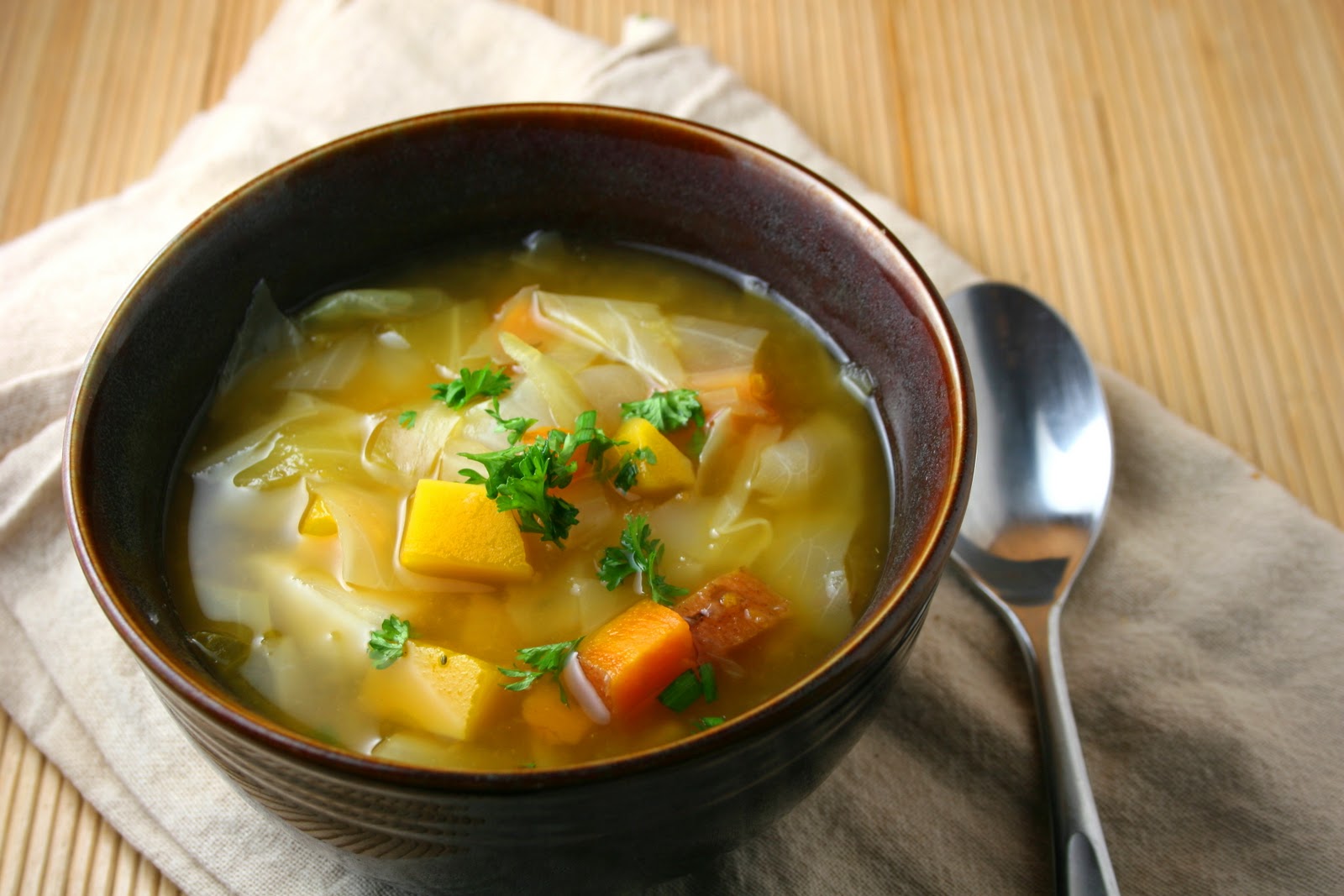 Суп с курицей и морковью. Капустная похлебка. Для супа. Суп с капустой и картошкой. Щи.