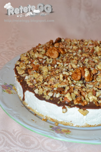 Cheesecake cu ciocolata, nuci si migdale