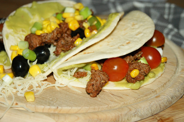 Gefüllte Tacos mit Gemüse-Hackfüllung und Guacamole - monis_paradise ♥