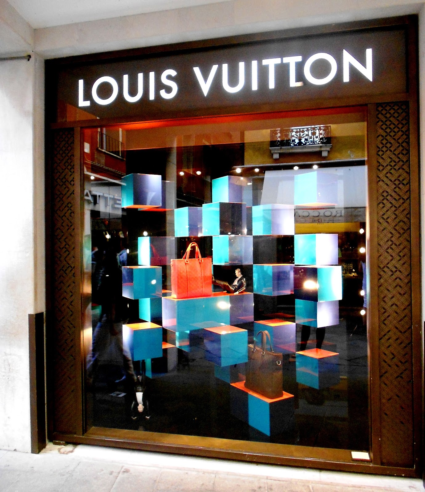 HAD TO HAVE IT : Geometric Louis Vuitton - Venice