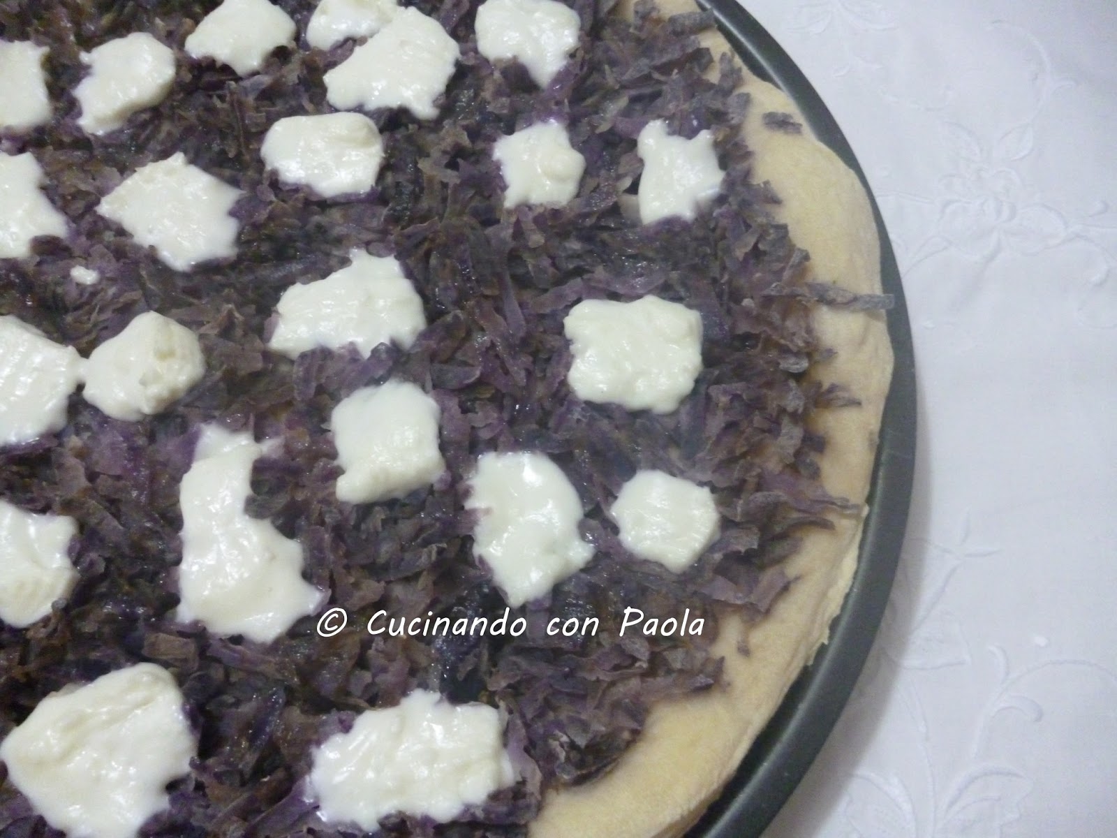 Cucinando con Paola Pizza con patate viola e crescenza