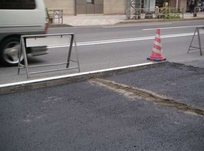 Kenapa jalan tar di Jepun jauh lebih baik dari jalan tar di negara lain? Fahami pendekatan yang diamalkan pekerja Jepun. Kenapa jalan tar di Jepun jauh lebih baik dari jalan tar di negara lain? Fahami pendekatan yang diamalkan pekerja Jepun.