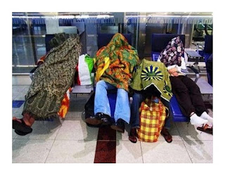 The Most Hilarious Photos Captured At Airport | हवाई अड्डे के इन नज़रों को देख आप भी मान जाएंगे कि नमूने कहीं भी हो सकते हैं The Most Hilarious Photos Captured At Airport, Airport photo funny, unbelievable photo taken at airport