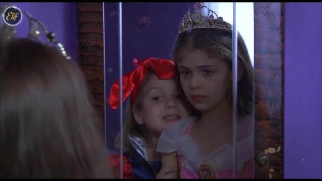 Elif odcinek 341: Aliye prosi Zeynep o wybaczenie! Elif i Inci niszczą kostium Asuman! [Streszczenie + Zdjęcia]