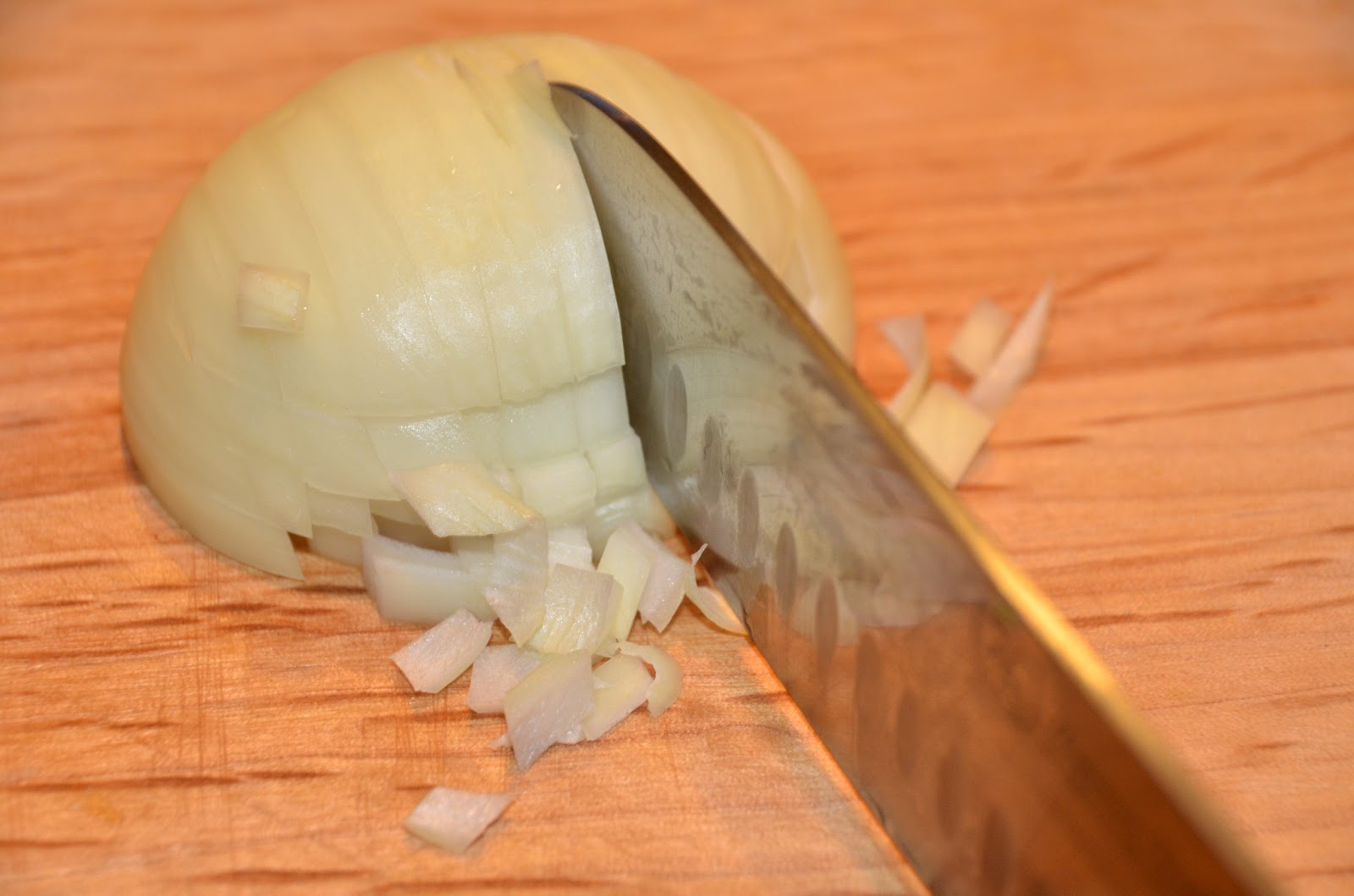 Everything Food... HOW TO Cut an Onion