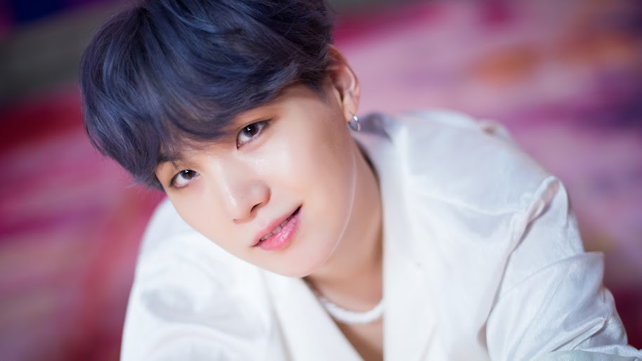 BTS' Suga's Blue Hair in "Boy With Luv" Music Video - wide 6