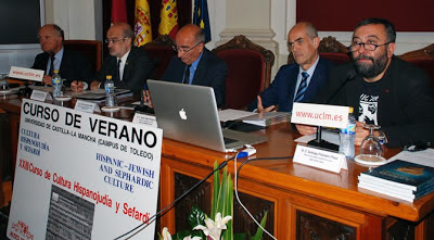 El investigador del Centre National de la Recherche Scientifique (CNRS) Jean Passini abrió el XXIII Curso de Verano de Cultura Hispanojudía y Sefardí, que en esta edición aborda la crisis del siglo XIV, los judíos y otras crisis en la Historia de España. Su intervención, dedicada al palacio de Samuel ah-levi, tuvo lugar después de la inauguración, en la que participaron representantes de la Universidad de Castilla-La Mancha (UCLM), del Museo Sefardí y de las entidades e instituciones patrocinadoras del curso.