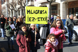 Manifestación de familias y trabajadores del colegio La Milagrosa