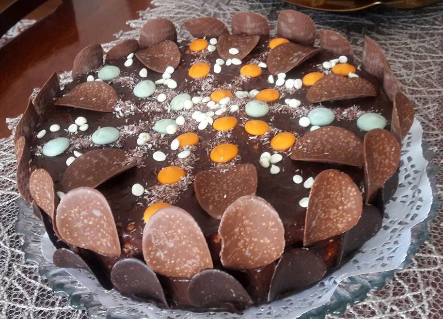 YUVARLAK KEK KALIBINDA PETİBÖR BİSKÜVİLİ YAŞ PASTA GÜLO ANNE MUTFAKTA