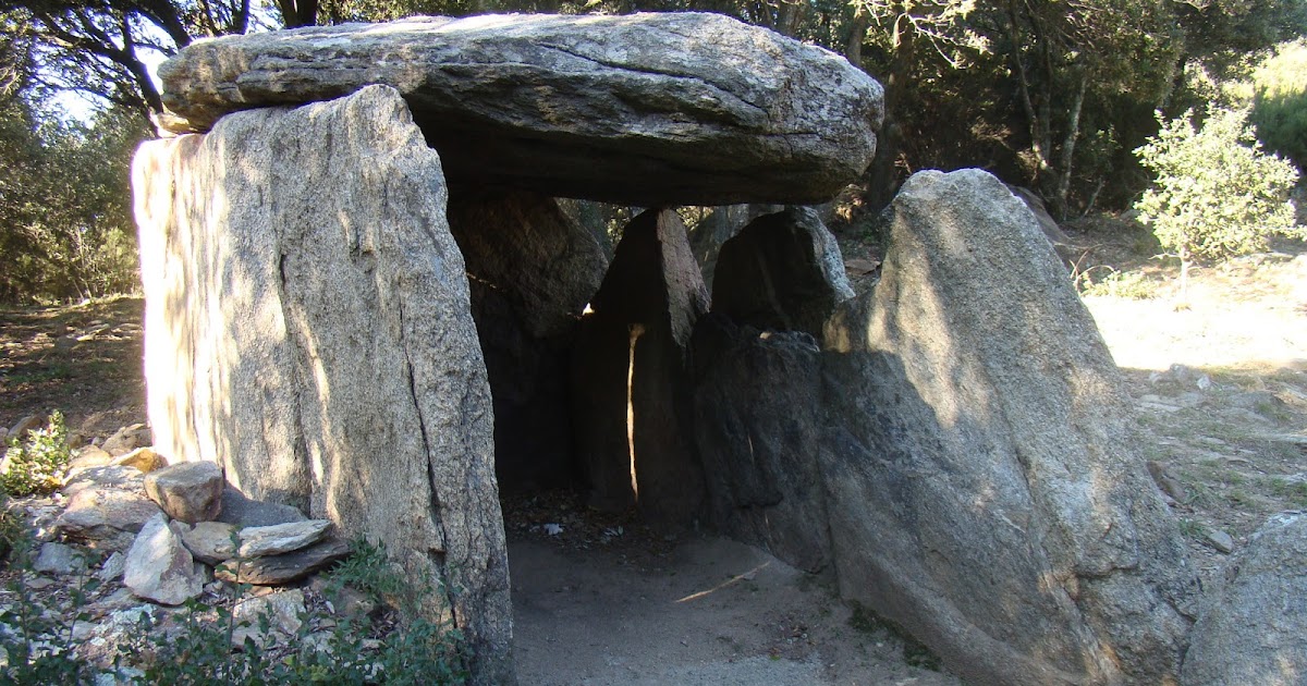 Petites histoires des PyrénéesOrientales De nombreux sites mégalithiques