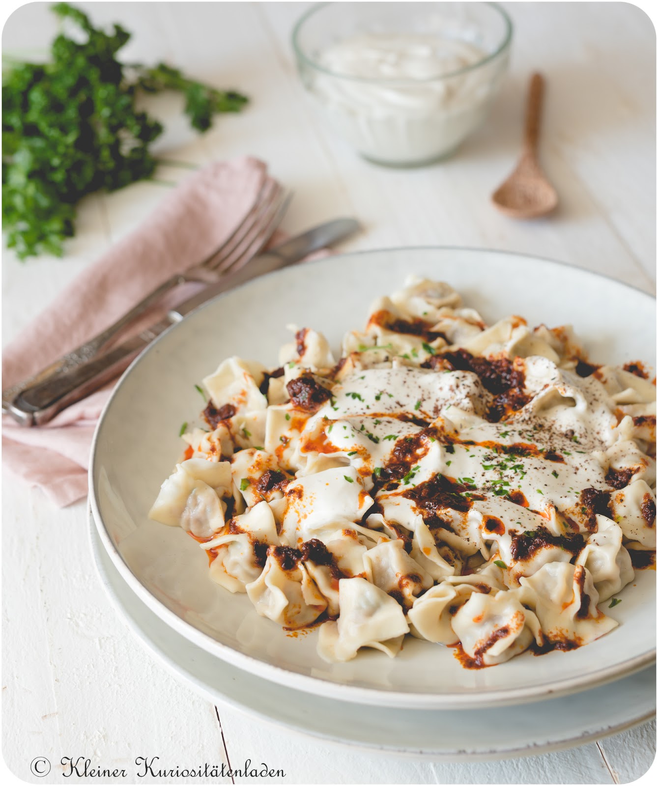 Manti | Türkische Teigtaschen mit Joghurtsauce und Paprikabutter