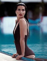 Foto Artis Turki Cantik Seksi Tuba Buyukustun