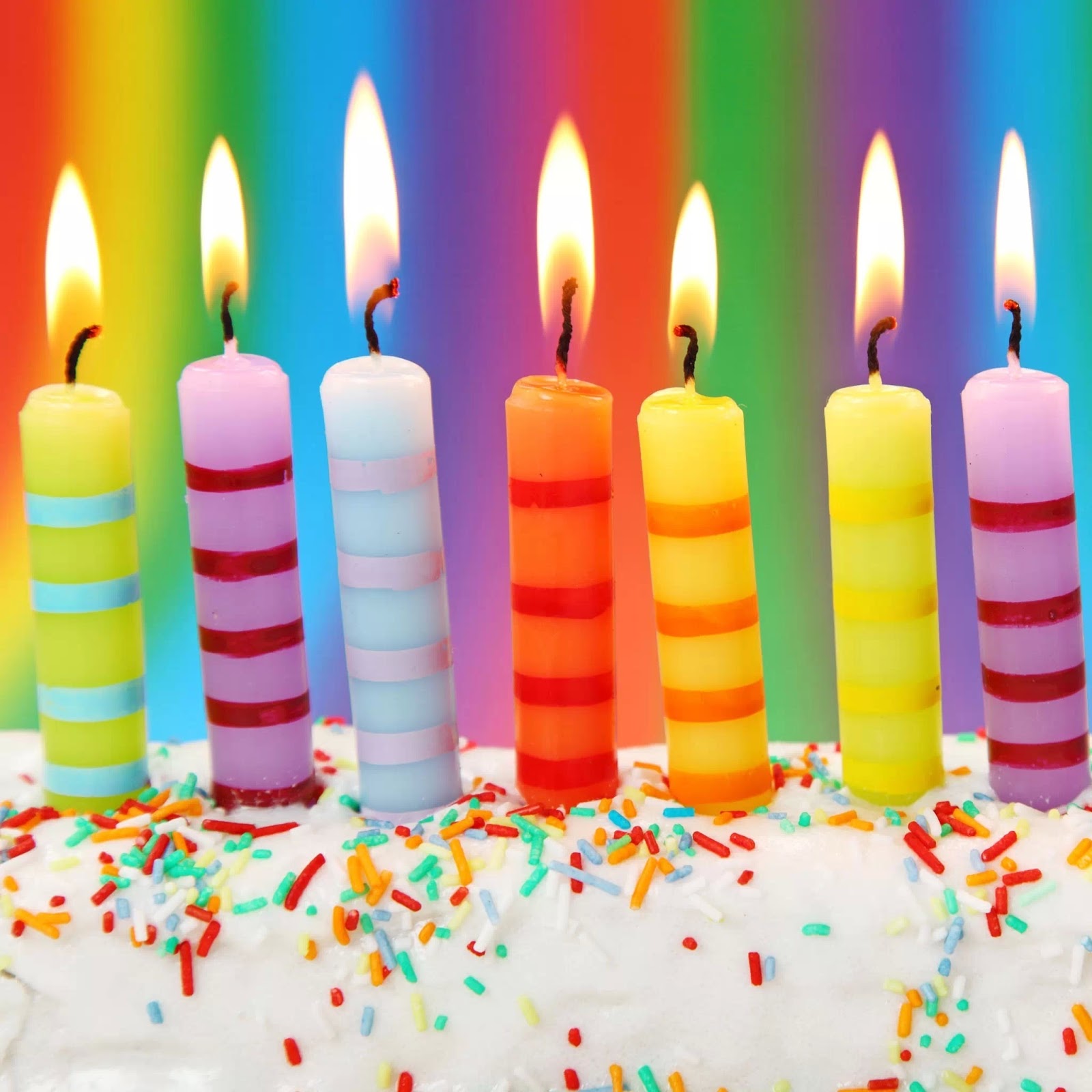 Свеча торт 2. Свечи для торта. Свечки на день рождения. Торт со свечками. Свеча с днем рождения.