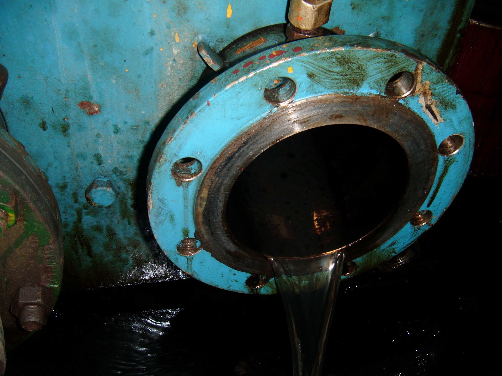 Water leakage through LO cooler HFO POWER PLANT IN PHOTOS