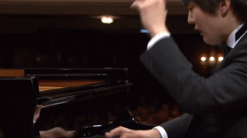 폴란드 대통령에게 금메달 수여 받는 조성진.jpg | 인스티즈