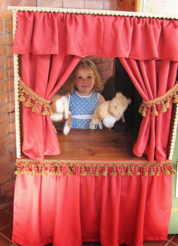 CreativaCale Puppet theatre