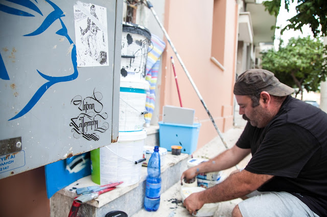 street artist kraser tres in athens