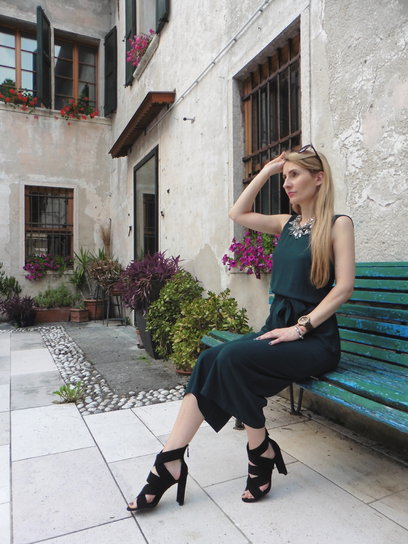 Wear to what with leggings and sneakers Male stylish models photos, Dress stylish book 2 amazon