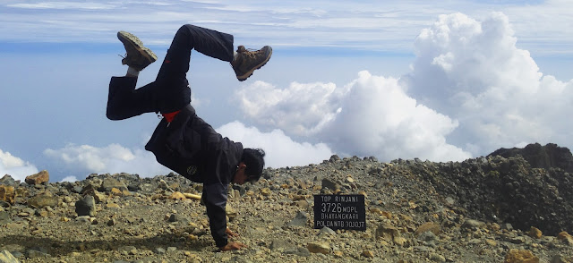 pendakian gunung rinjani: Gua handstad cuy pendakian gunung rinjani: Gua handstad cuy