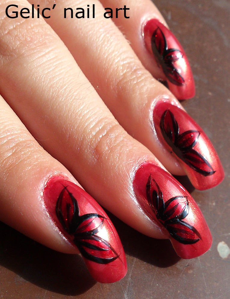Gelic' nail art: Red and black flower nail art