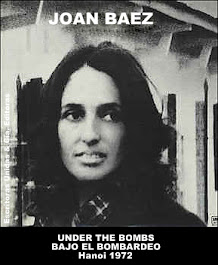 JOAN BAEZ: UNDER THE BOMBS / BAJO EL BOMBARDEO, Hanoi, 1972. Libro en español e inglés
