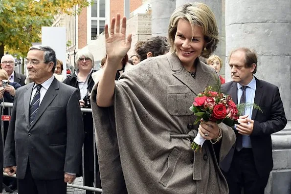 Queen Mathilde style, Mathilde wore Natan Dress, Delphine Nardin Gold Earrings, Diane von Furstenberg Flirty Elaphe clutch, Dries Van Noten dress, Cartier gold necklace