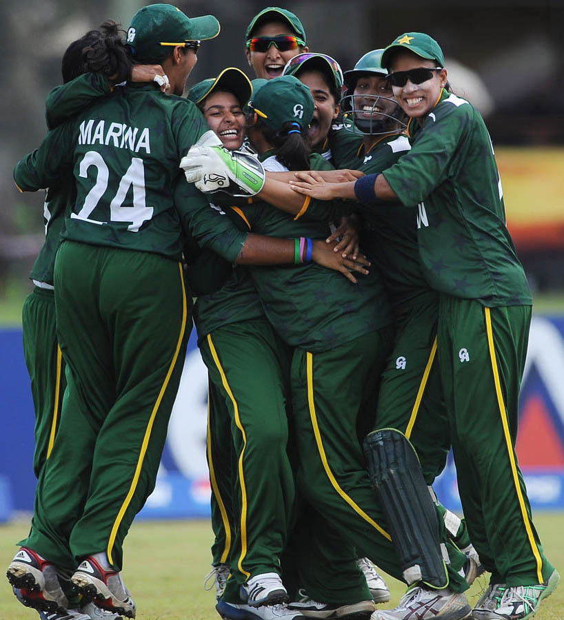 Pakistan 6 Hits Presents Some Beautiful Photos Collection of Women